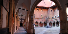 Կոլեգիում Մայուս, Կրակով, Լեհաստան