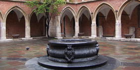 Կոլեգիում Մայուս, Կրակով, Լեհաստան