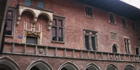 Կոլեգիում Մայուս, Կրակով, Լեհաստան