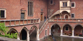 Կոլեգիում Մայուս, Կրակով, Լեհաստան