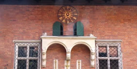 Կոլեգիում Մայուս, Կրակով, Լեհաստան